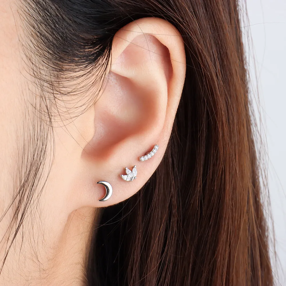 🌙 Crescent Moon Stud