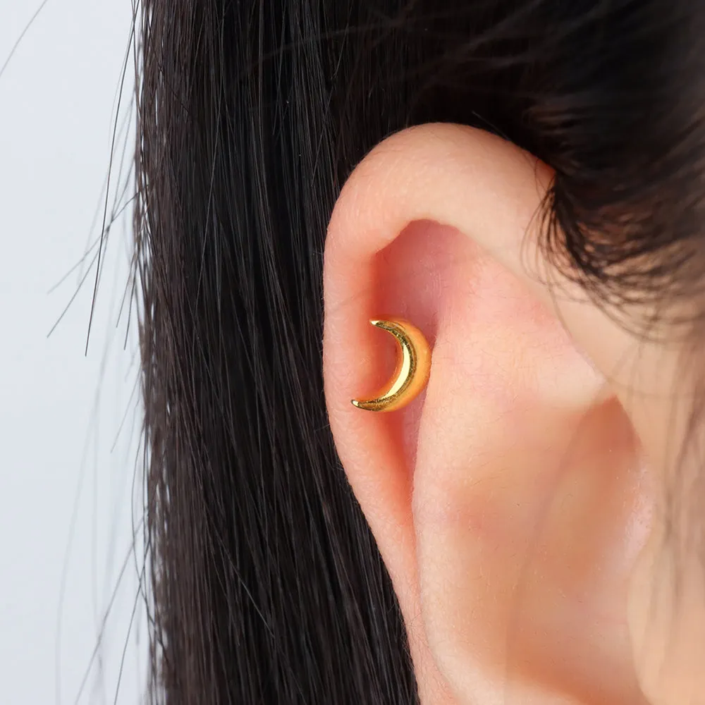 🌙 Crescent Moon Stud