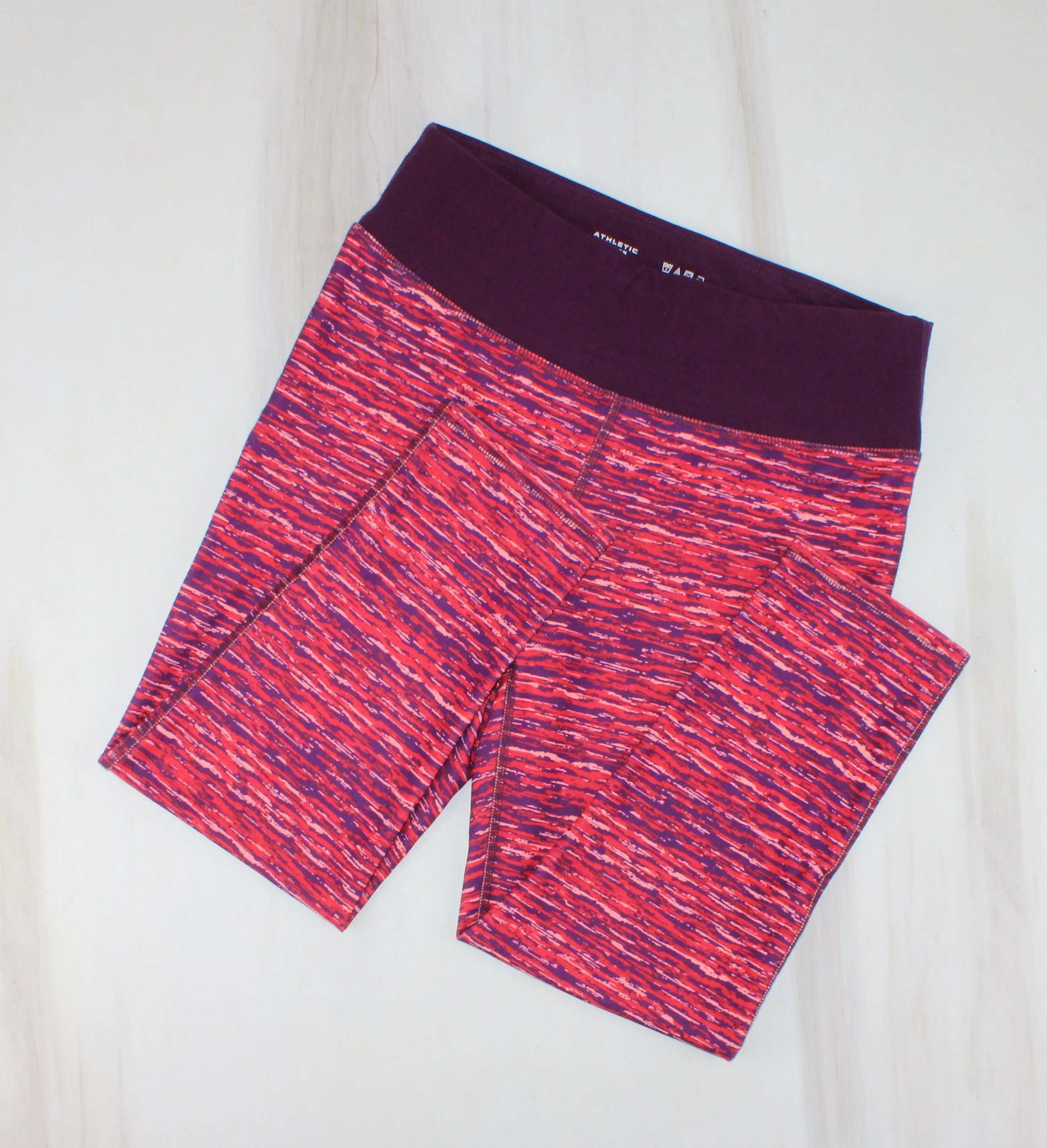 ATHLETIC WORKS PURPLE DESIGN CAPRI BOTTOMS LADIES MEDIUM EUC