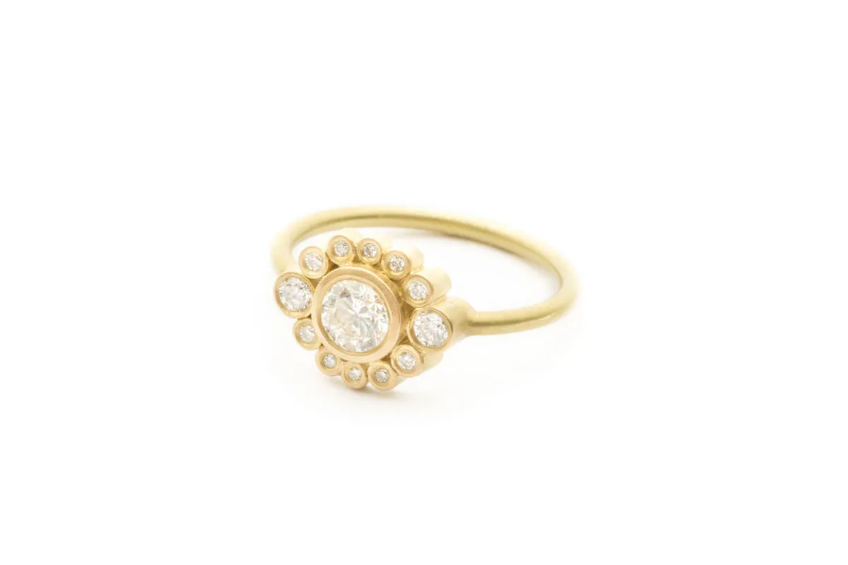 Belle de Nuit 18K Gold Ring w. Diamond