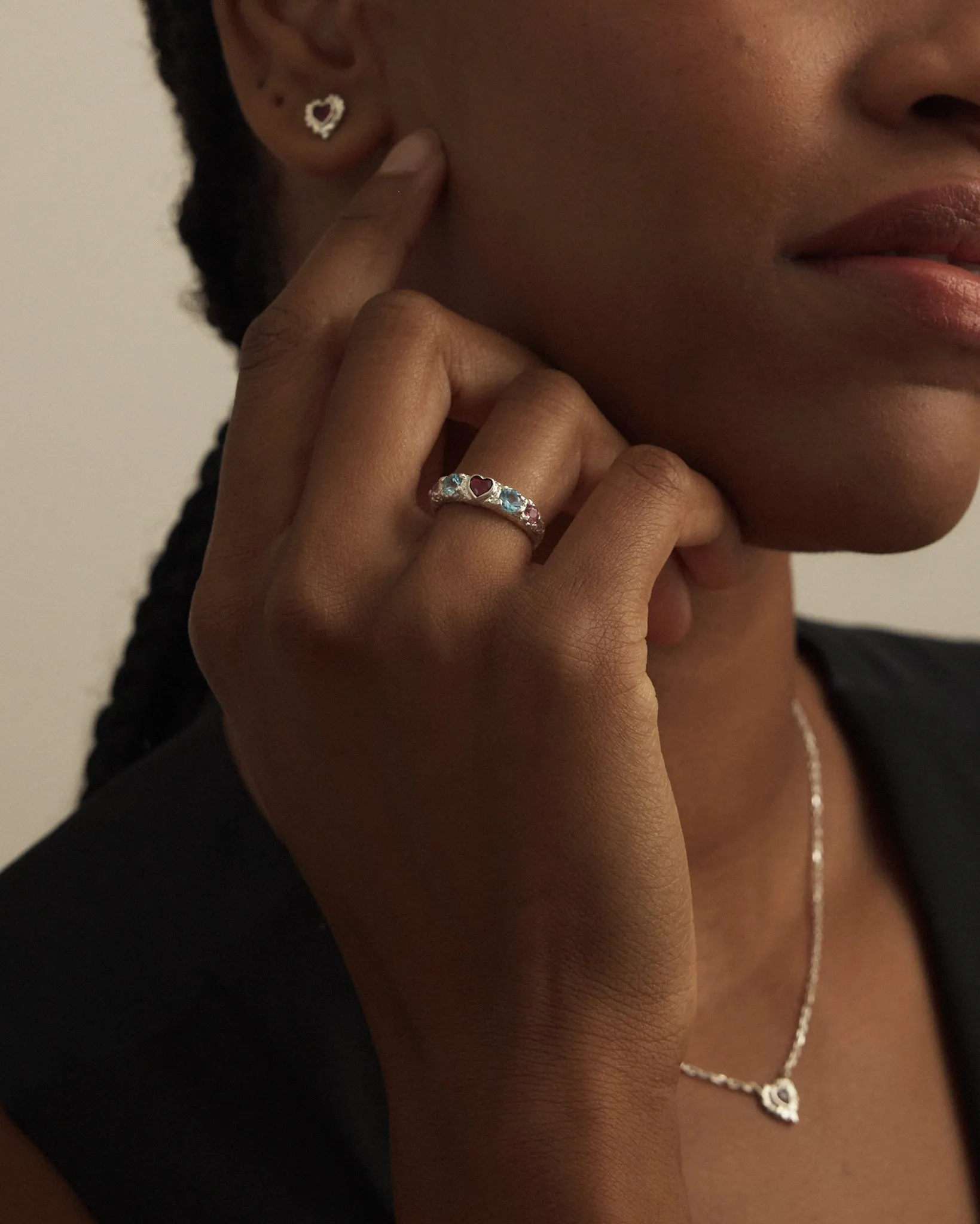 Coup de Foudre Earrings in Silver with Garnet