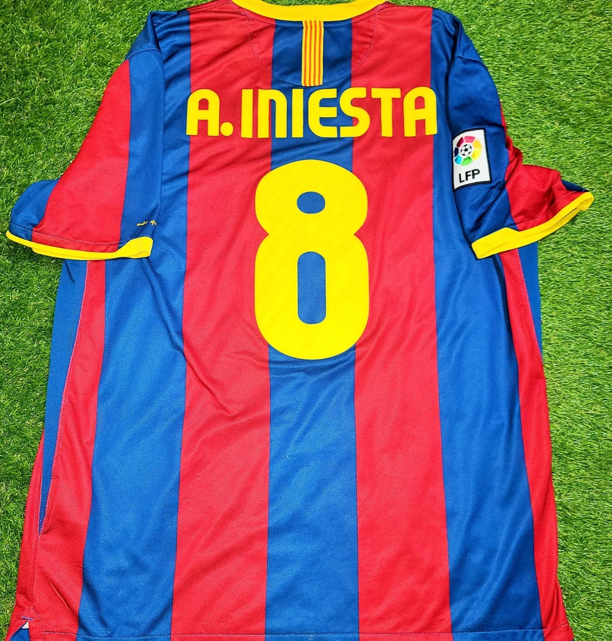 Iniesta Barcelona 2010 2011 Home Nike Jersey Shirt Camiseta XL SKU# 382354-486