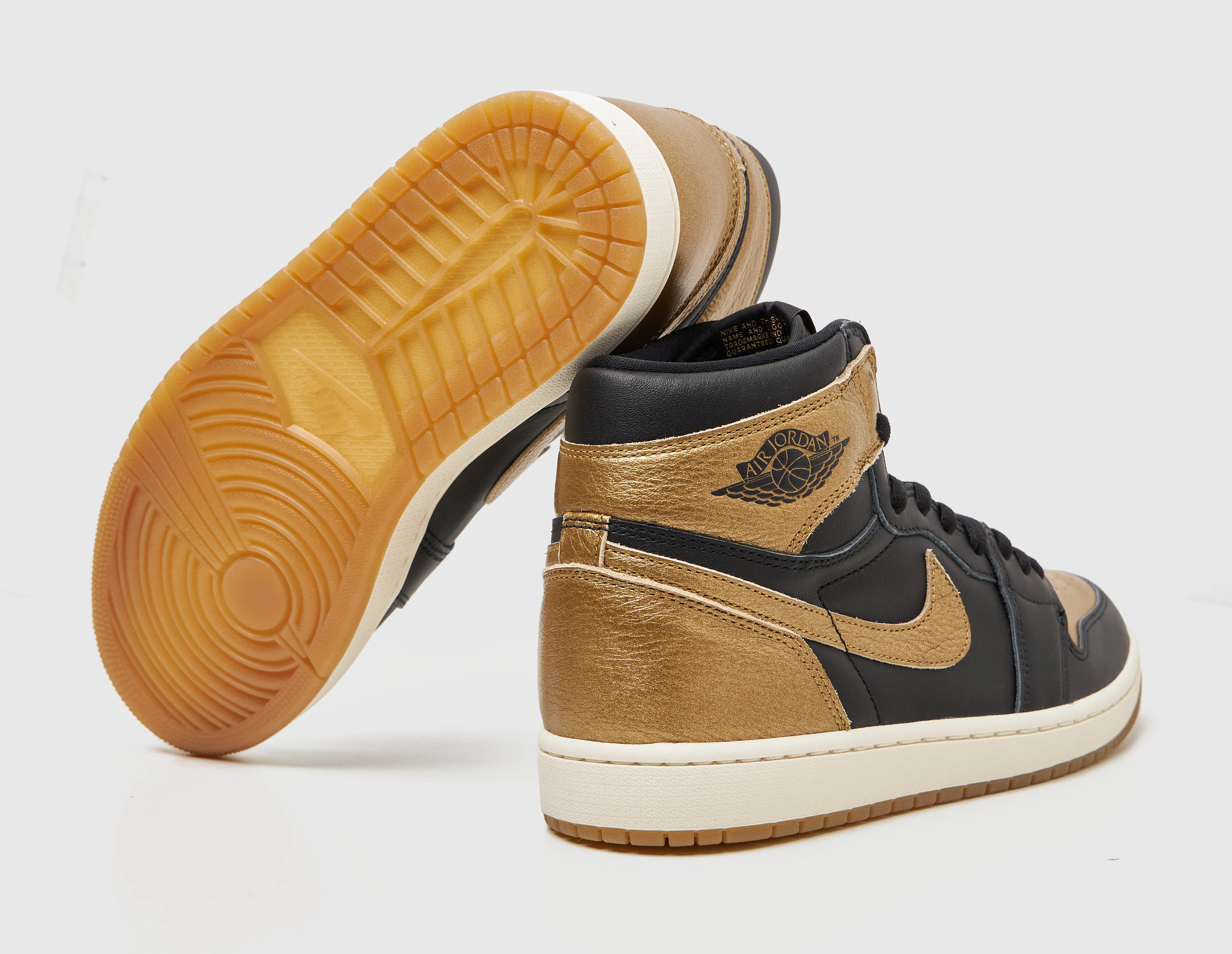 Jordan 1 Retro High OG Black / Metallic Gold - Sail