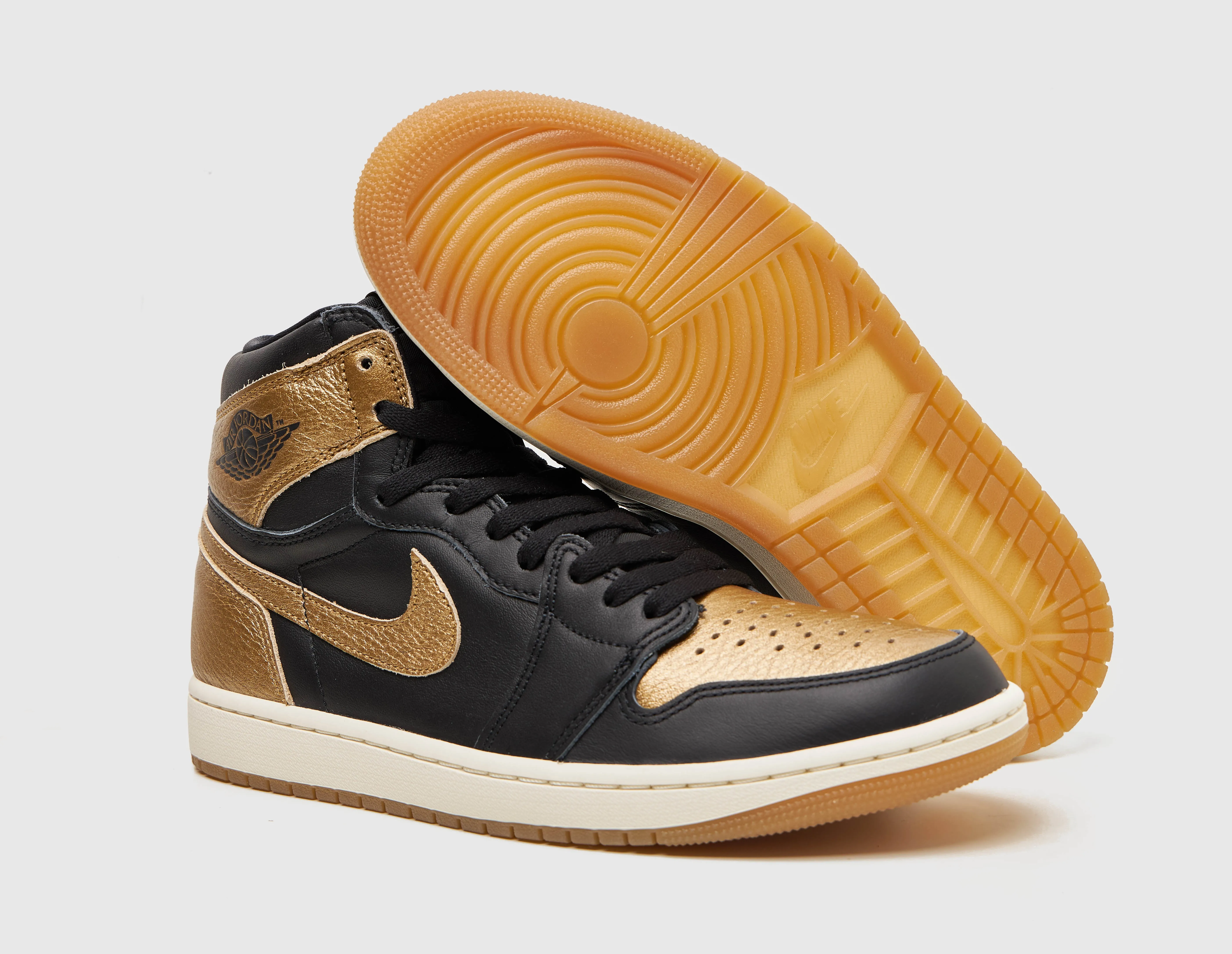 Jordan 1 Retro High OG Black / Metallic Gold - Sail