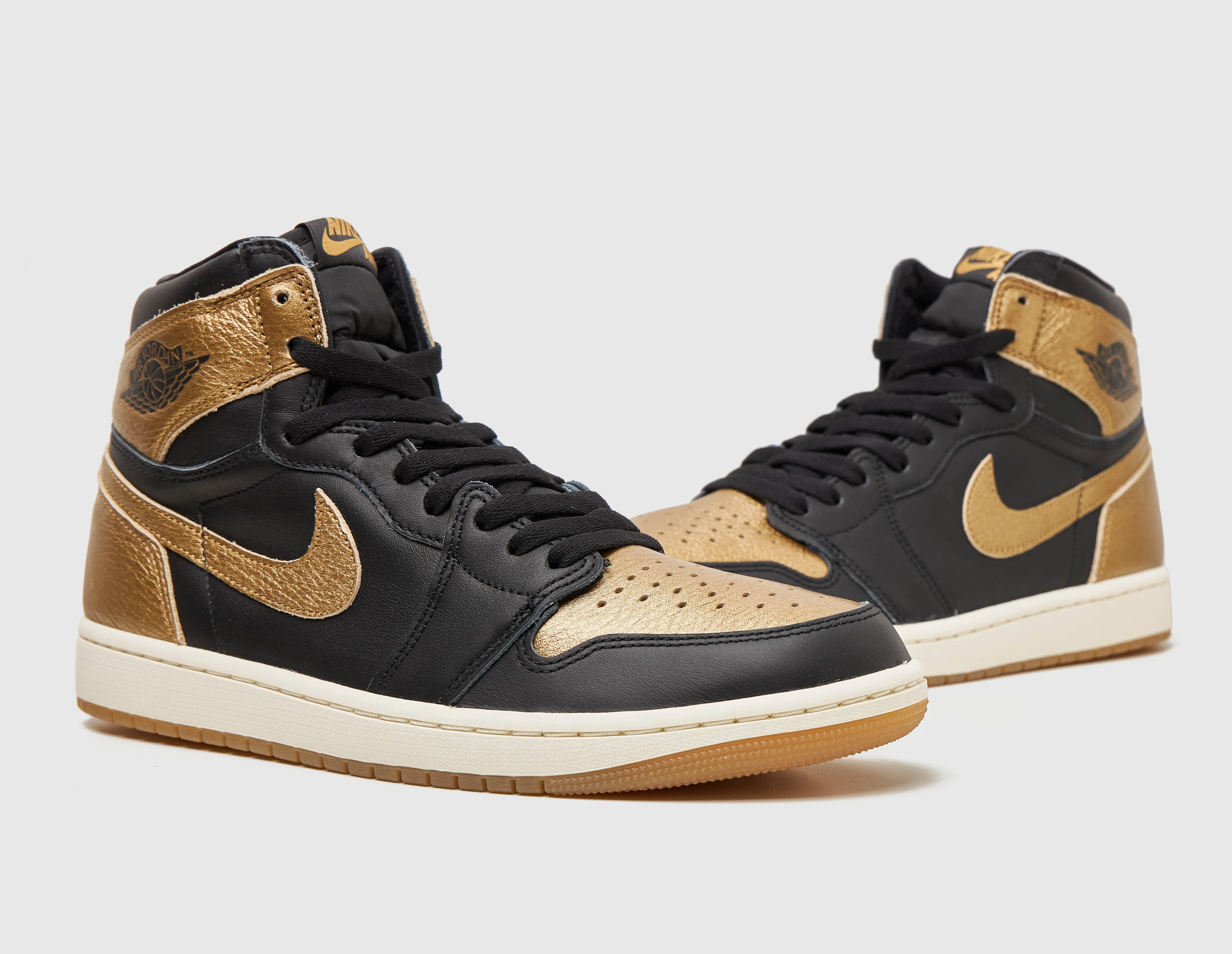 Jordan 1 Retro High OG Black / Metallic Gold - Sail