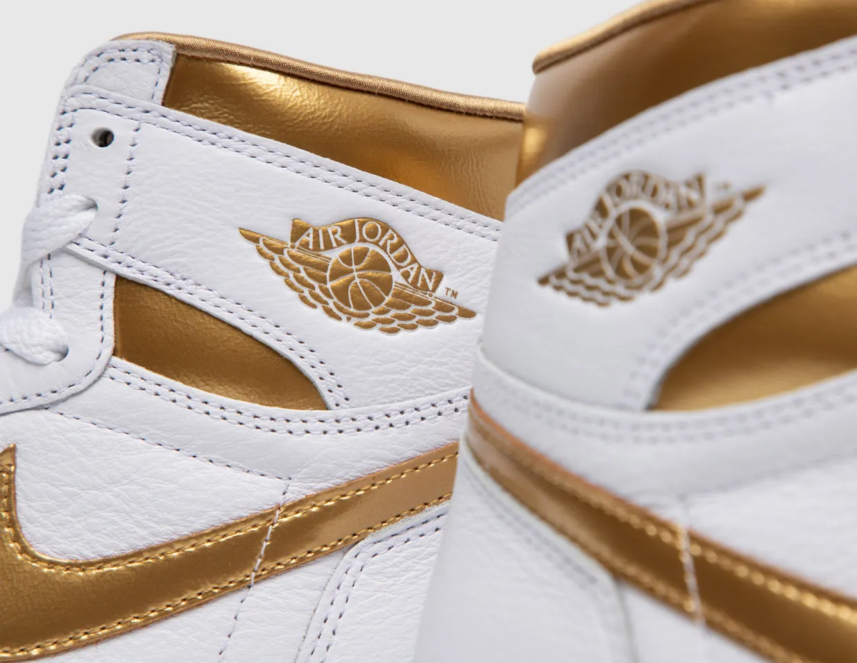 Jordan Women's 1 Retro High OG White / Metallic Gold - Gum