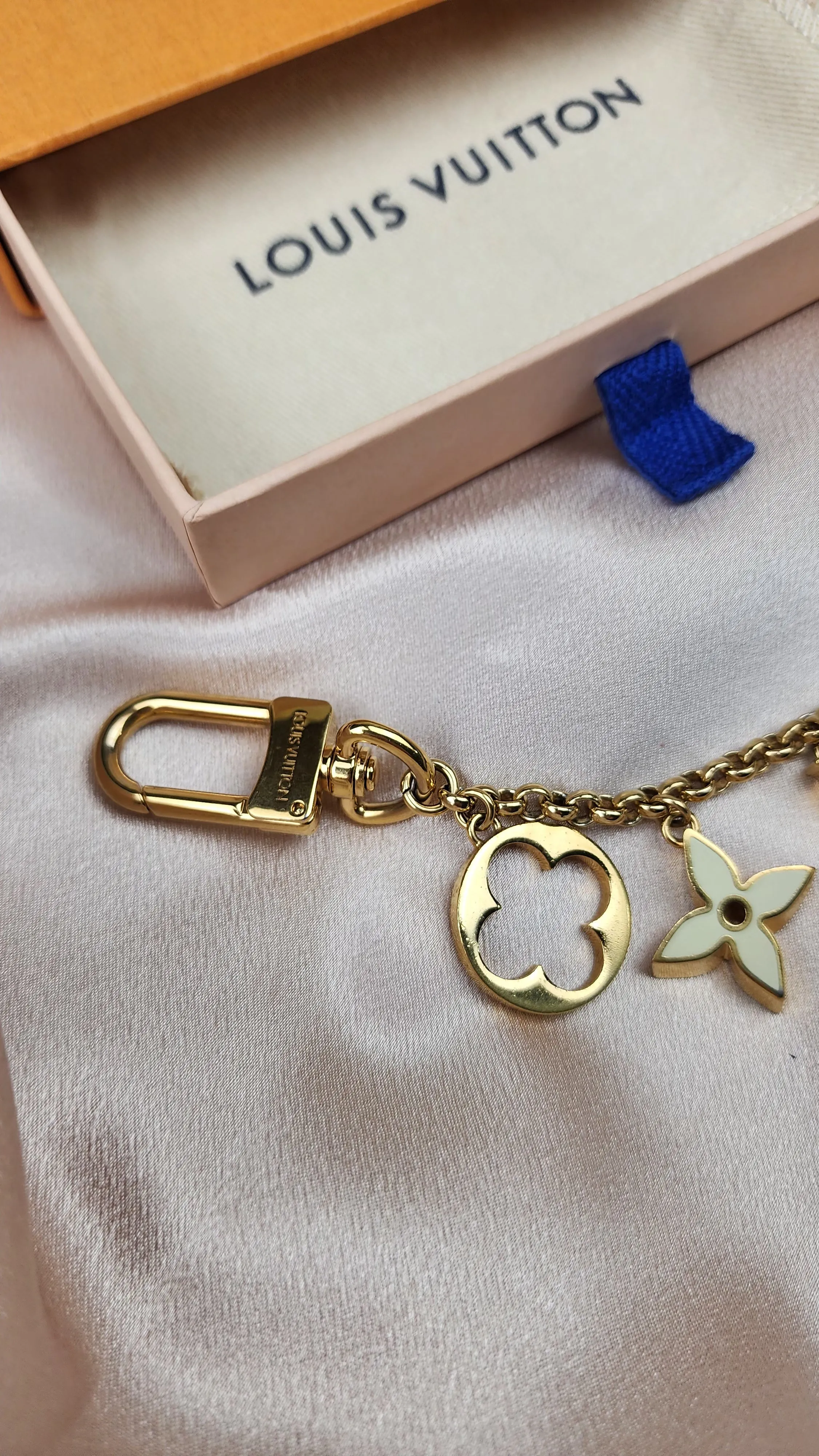 Louis Vuitton Gold Color Fleur De Charm - 1103