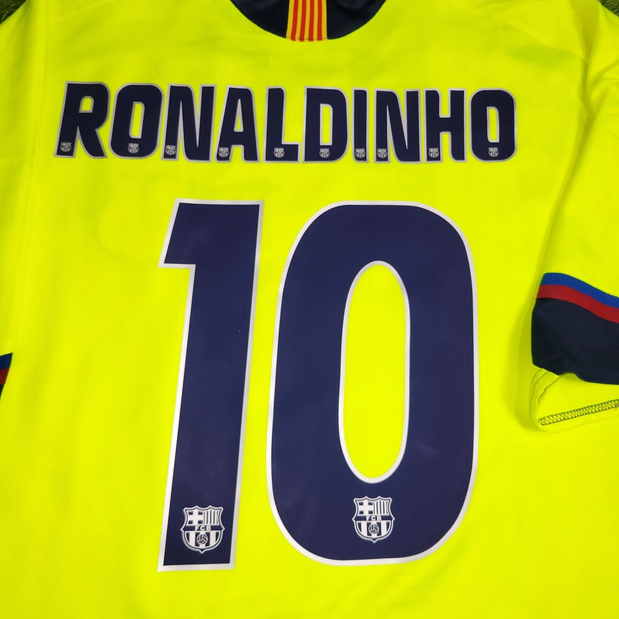 Ronaldinho Barcelona 2005 2006 Away Soccer Jersey Shirt XL SKU# S6DHA 195971