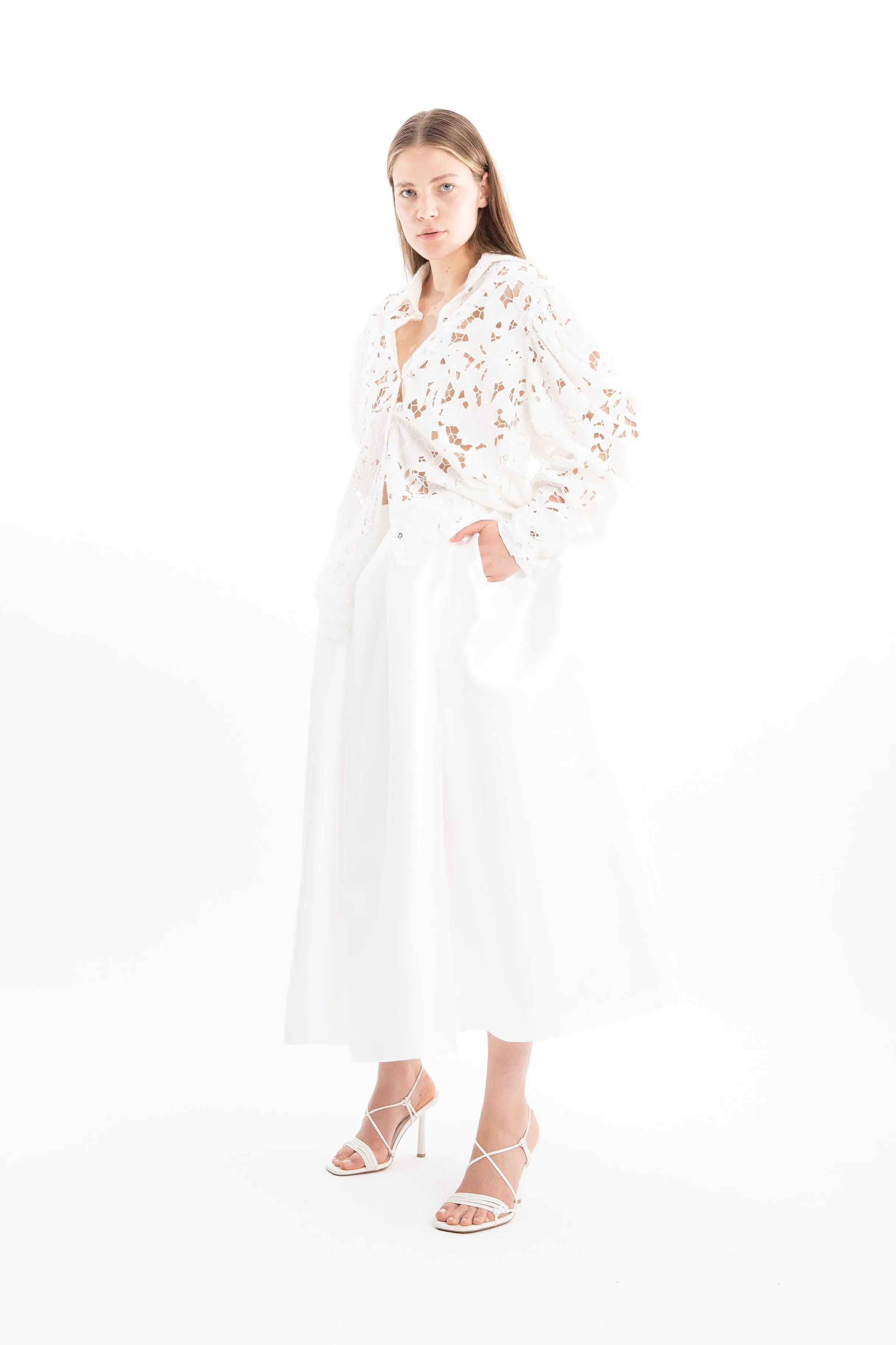 WHITE EMBROIDERED PUFF SLEEVE SHIRT