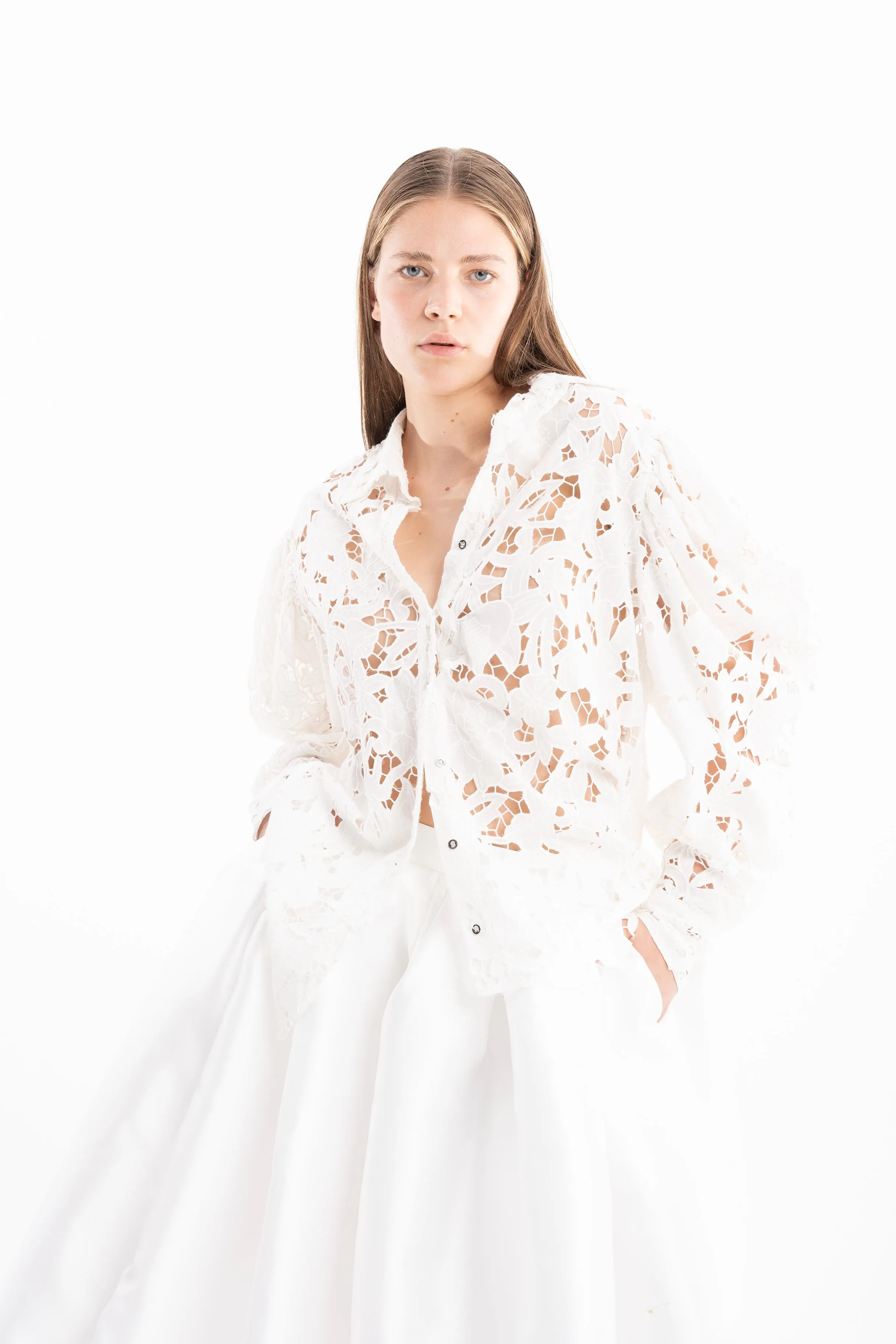 WHITE EMBROIDERED PUFF SLEEVE SHIRT