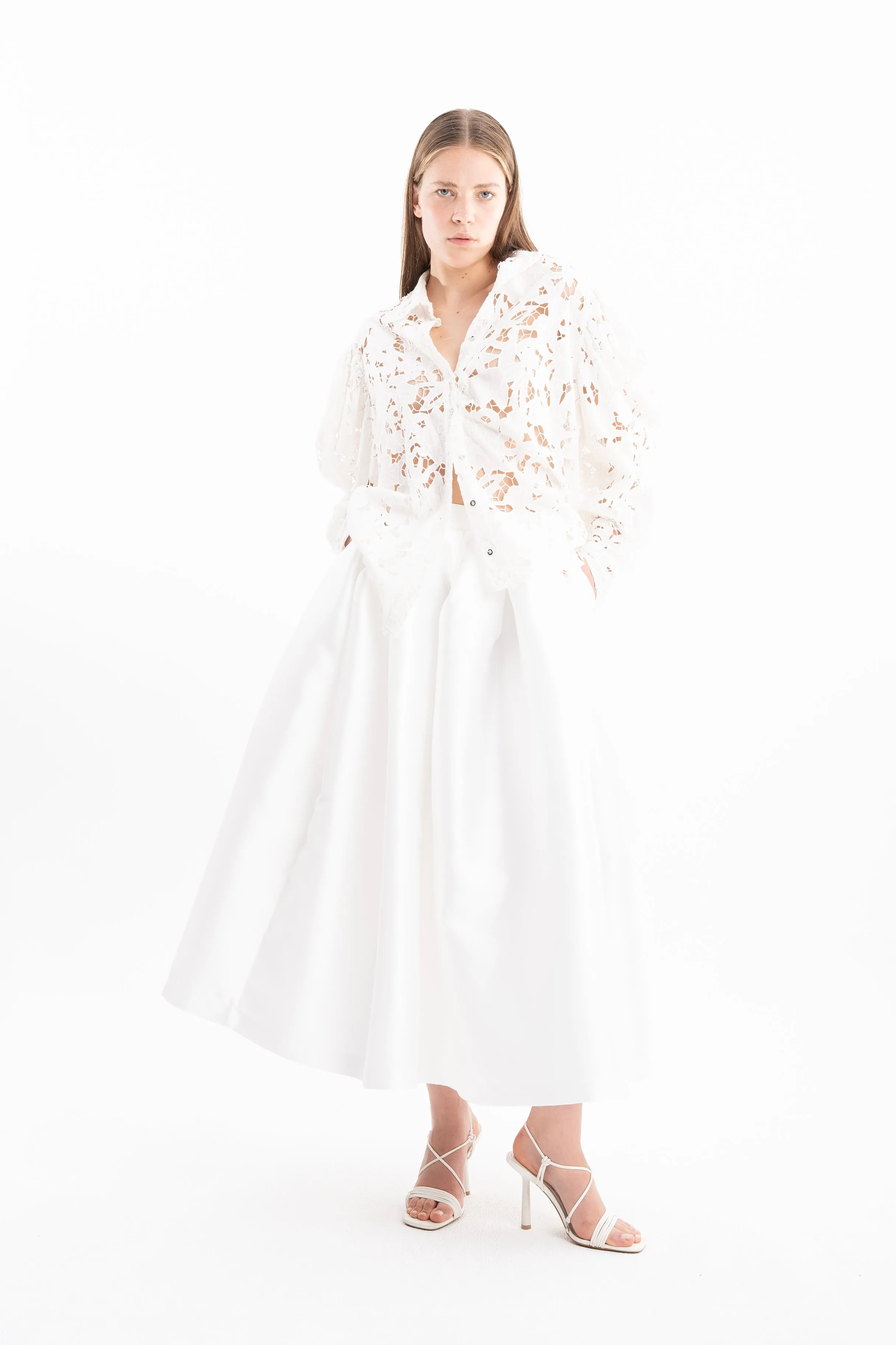 WHITE EMBROIDERED PUFF SLEEVE SHIRT