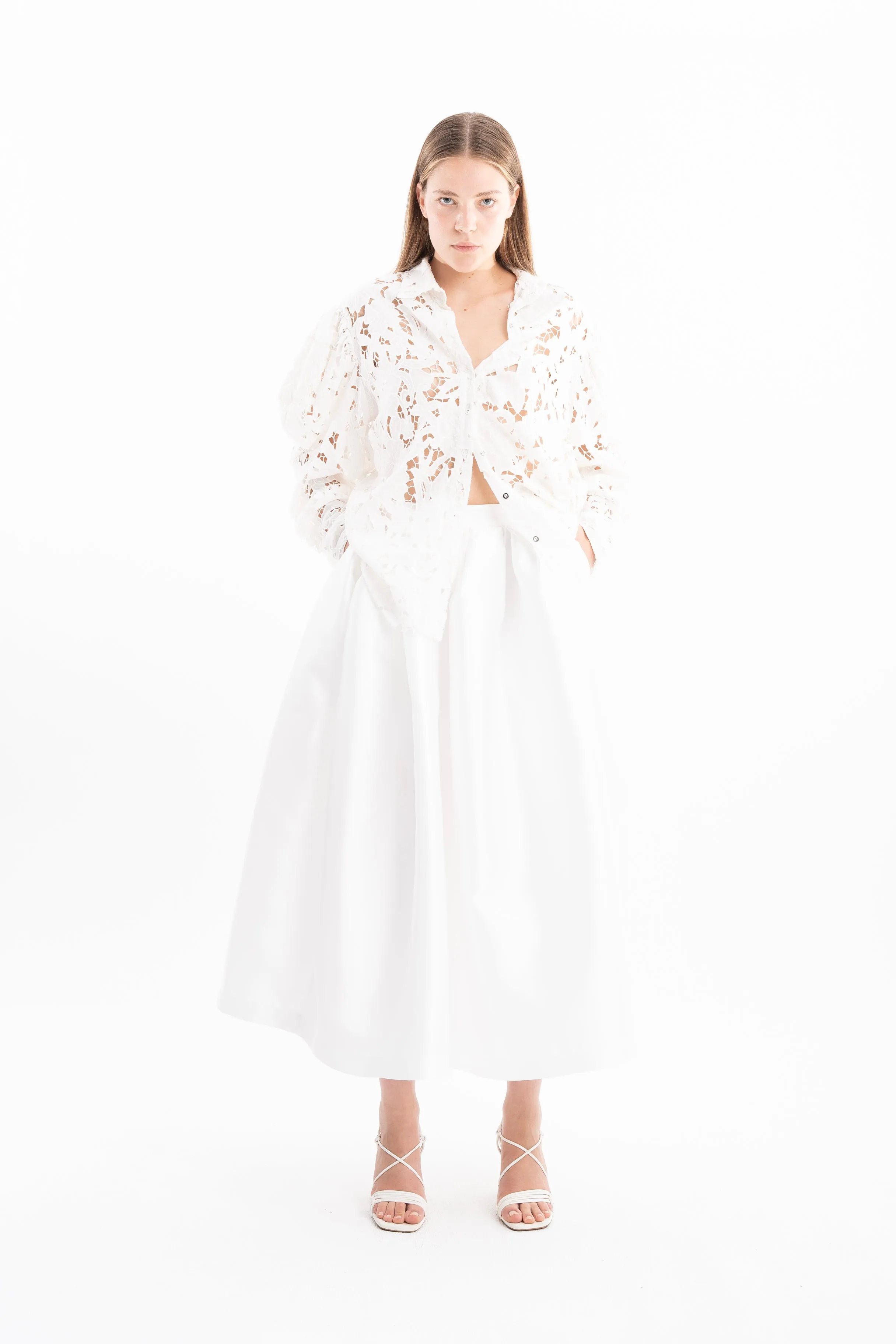 WHITE EMBROIDERED PUFF SLEEVE SHIRT