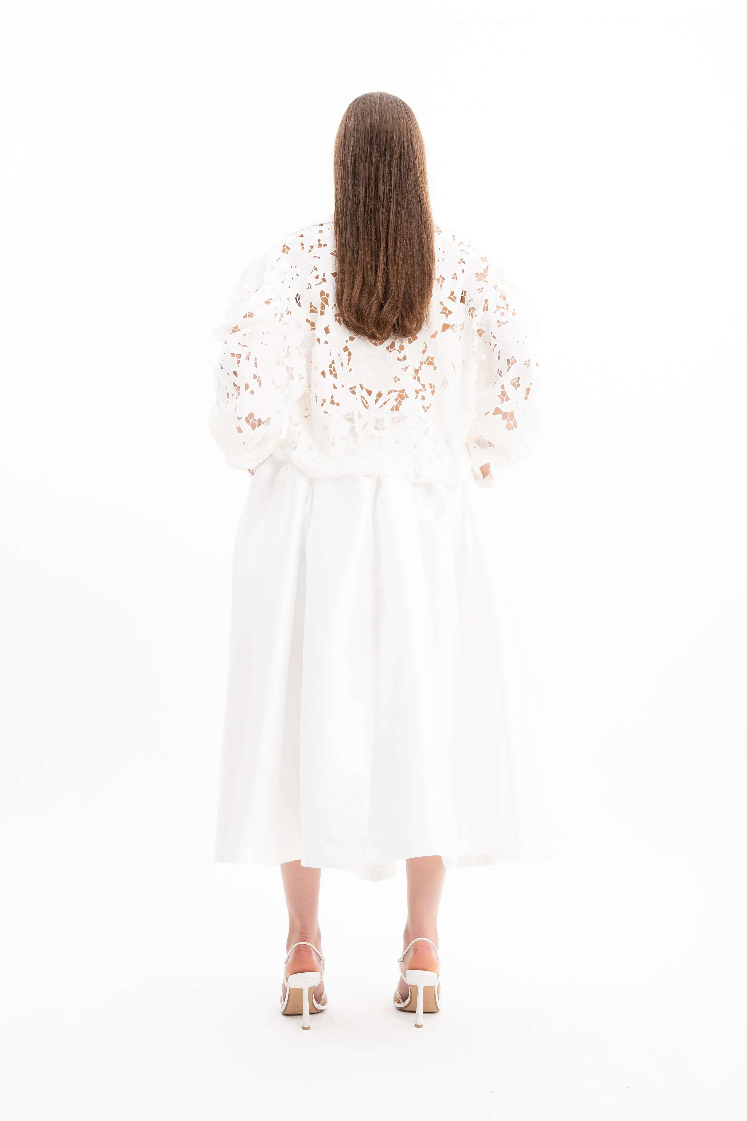 WHITE EMBROIDERED PUFF SLEEVE SHIRT