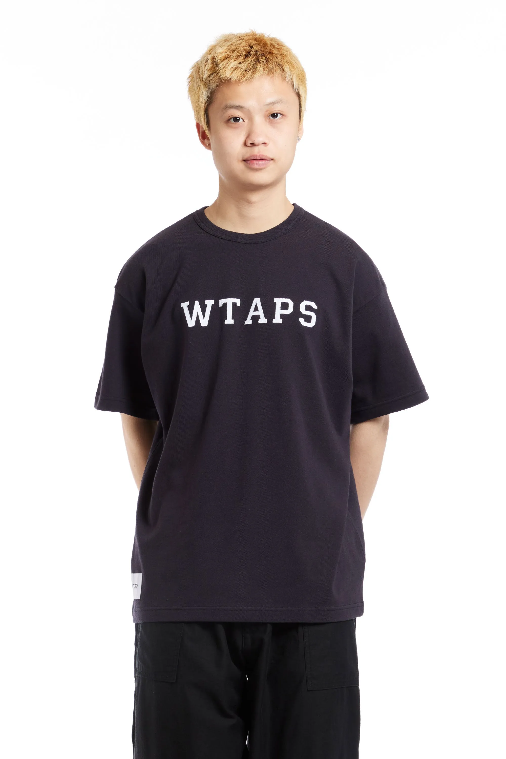 WTAPS - ACADEMY APPLIQUE SS COLLEGE TEE SS24